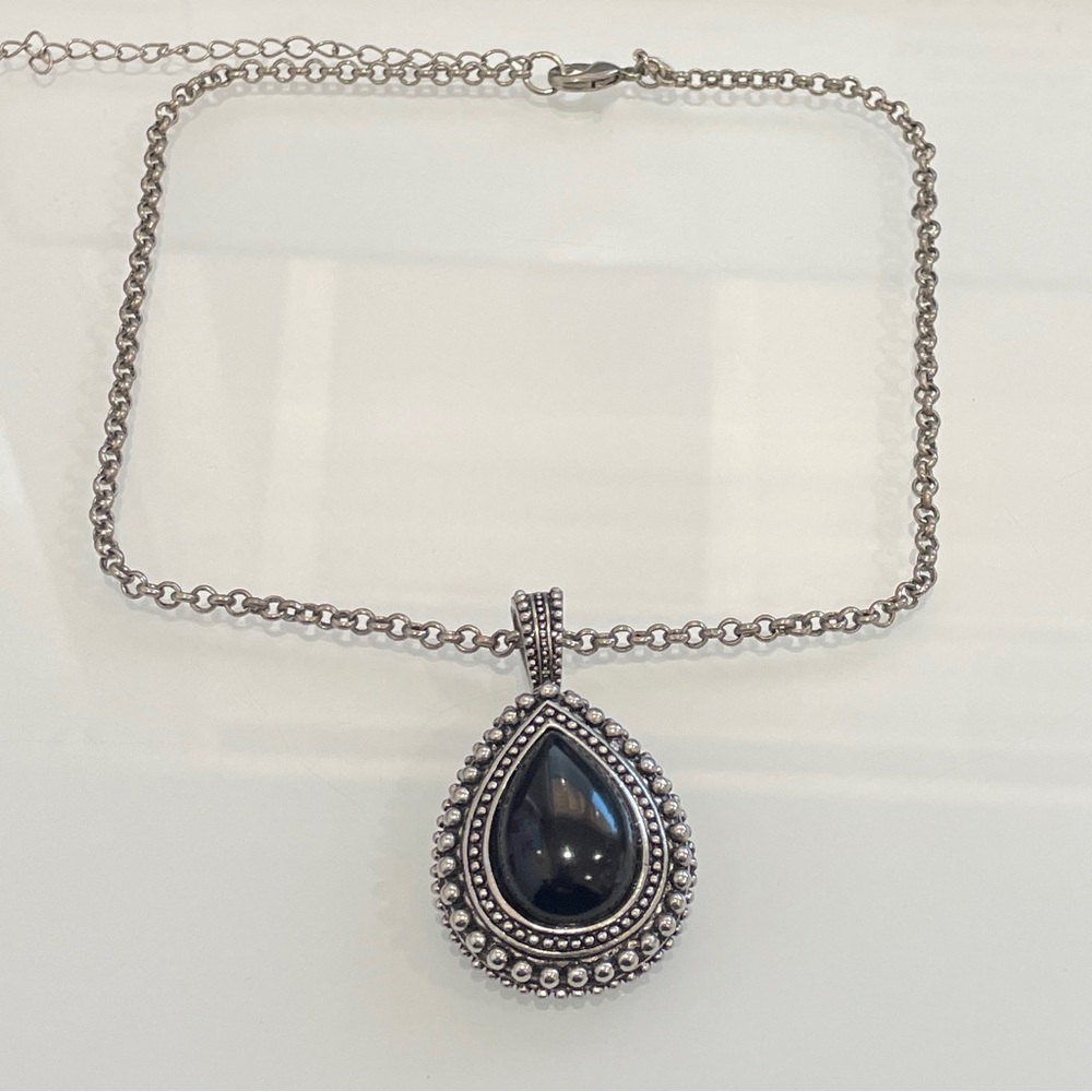 Elegant Silver and Black Teardrop Pendant Necklace